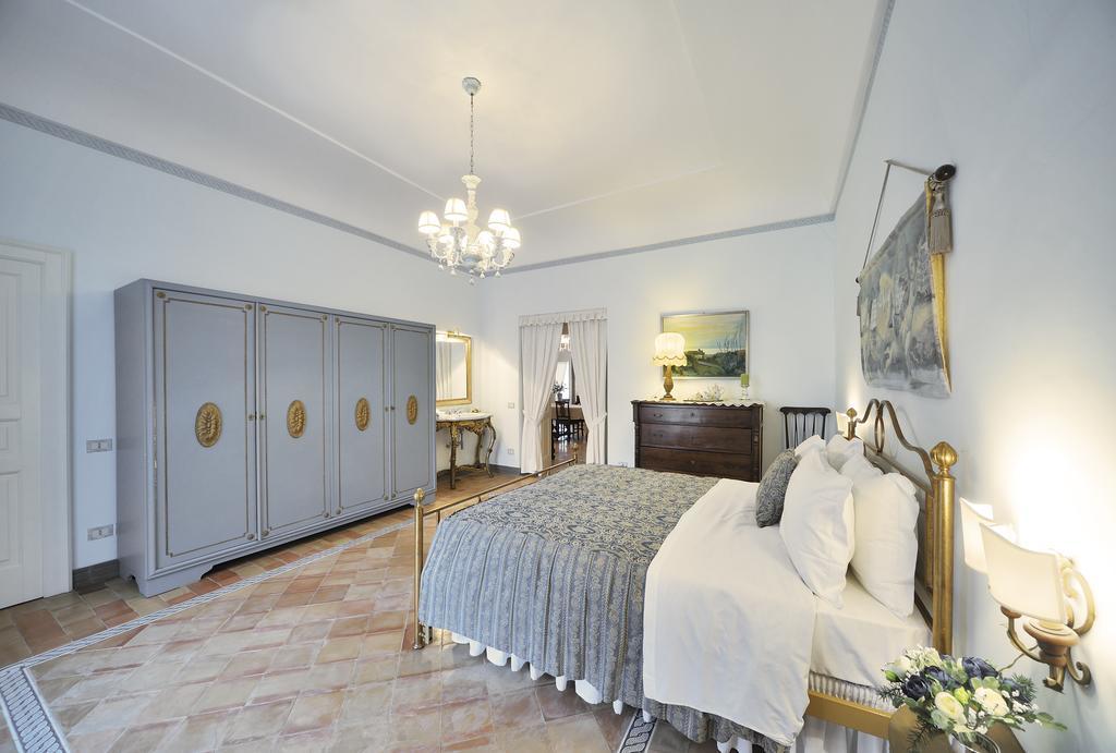 Residenza Matarazzo E Le Sue Soffitte Apartman Castellabate Kültér fotó