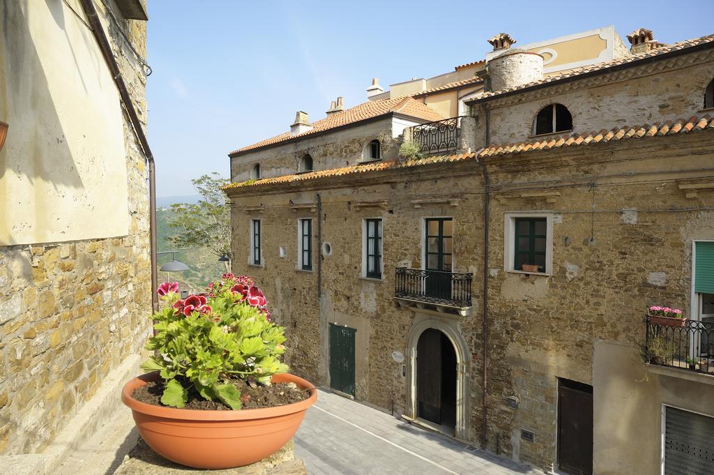 Residenza Matarazzo E Le Sue Soffitte Apartman Castellabate Kültér fotó