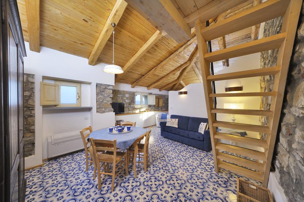 Residenza Matarazzo E Le Sue Soffitte Apartman Castellabate Kültér fotó