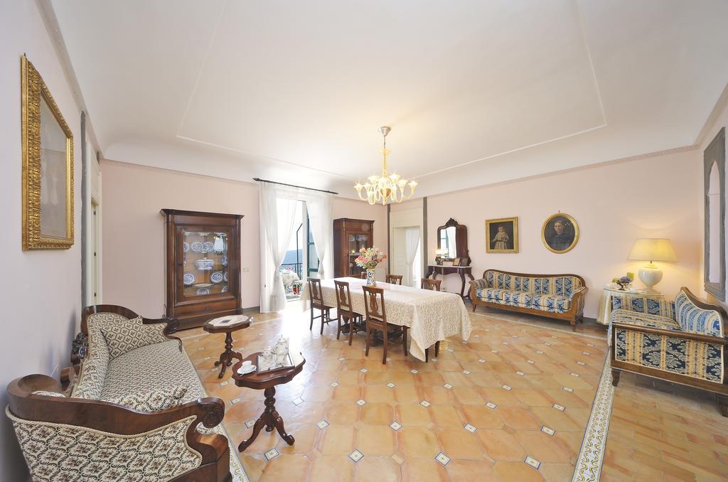 Residenza Matarazzo E Le Sue Soffitte Apartman Castellabate Szoba fotó