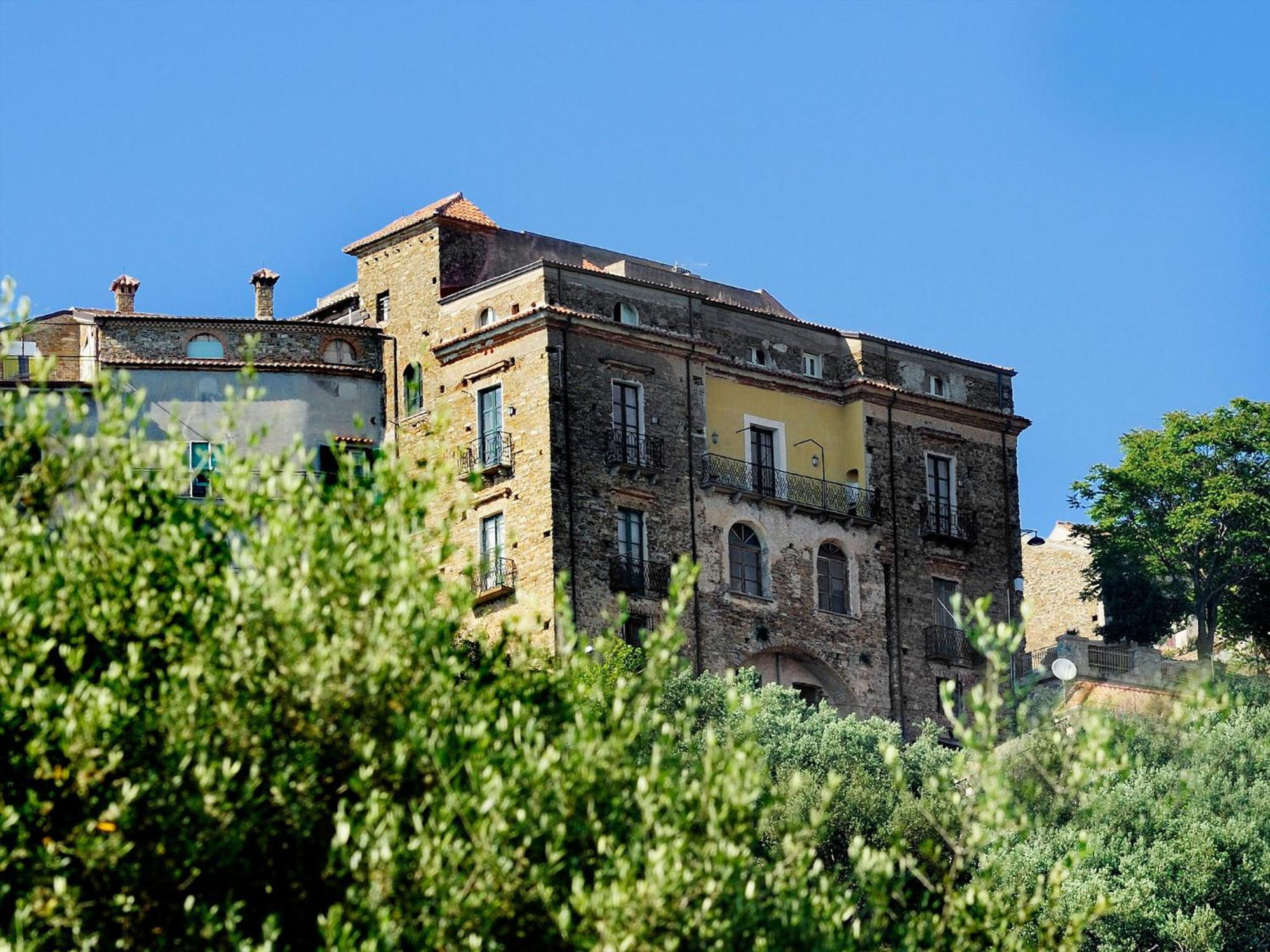 Residenza Matarazzo E Le Sue Soffitte Apartman Castellabate Kültér fotó