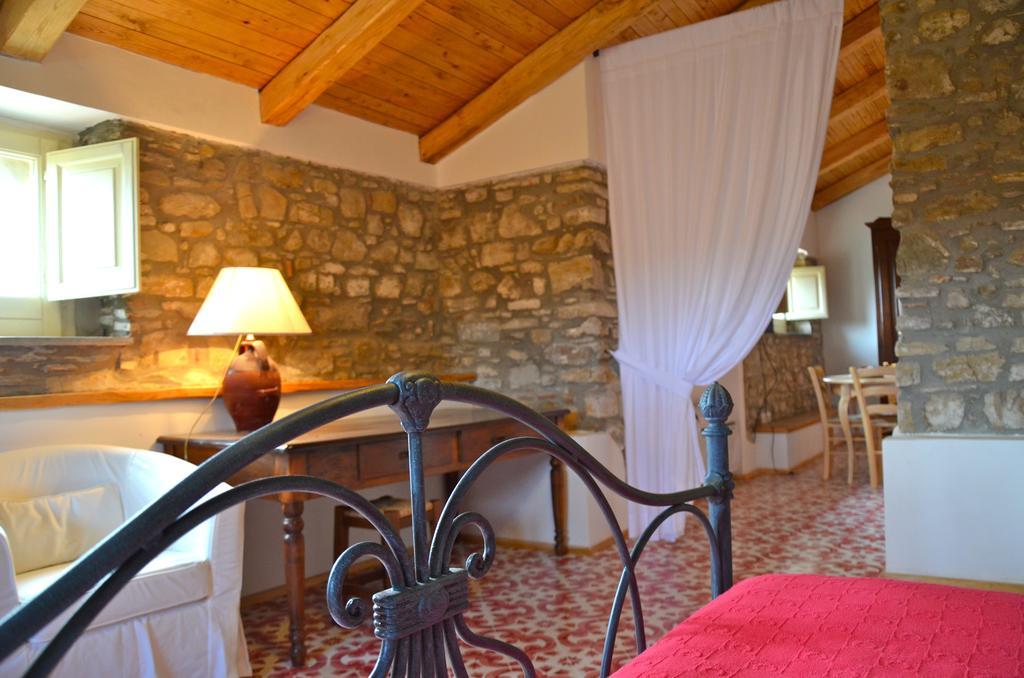 Residenza Matarazzo E Le Sue Soffitte Apartman Castellabate Kültér fotó